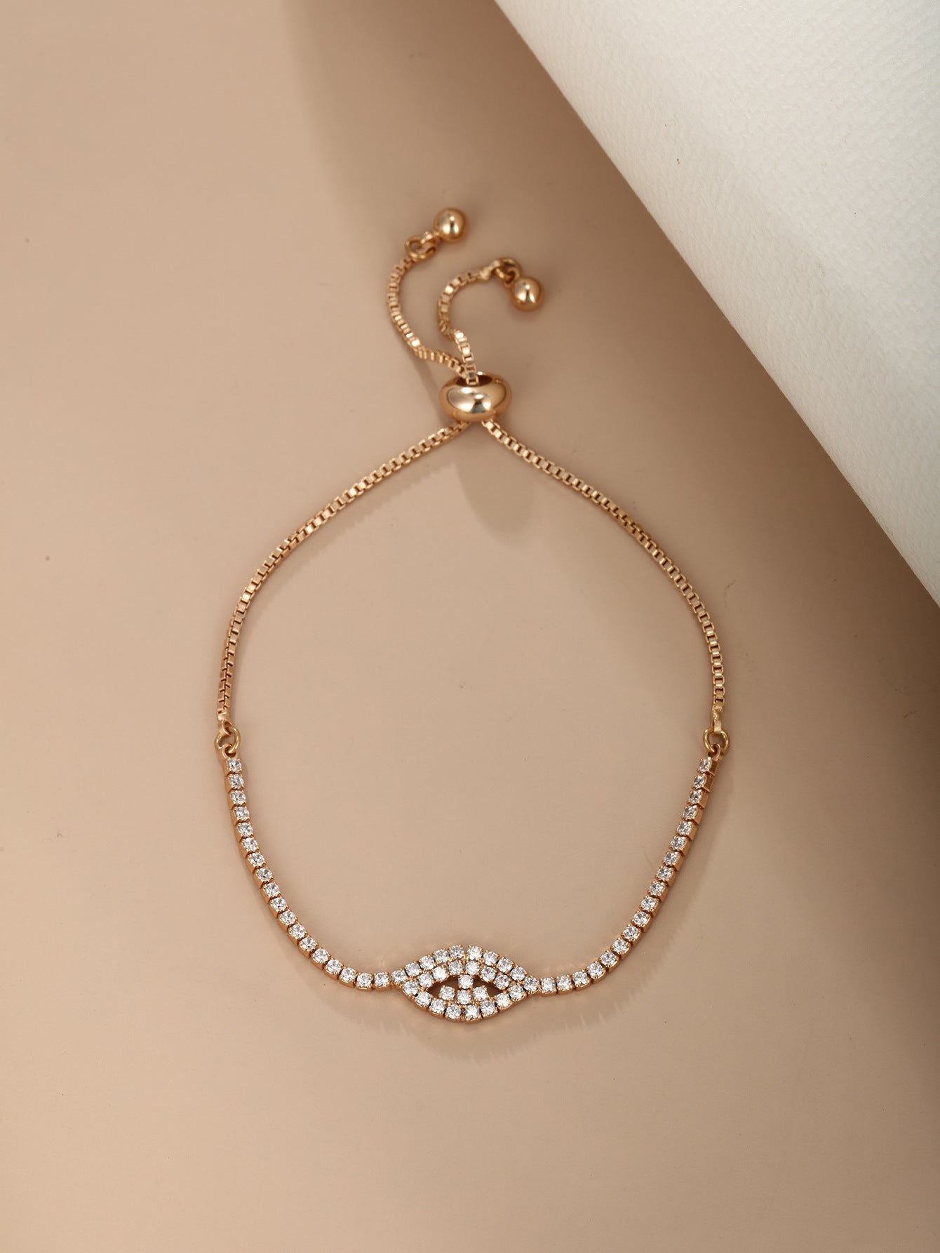 Bijoux à chaîne simple et tendance