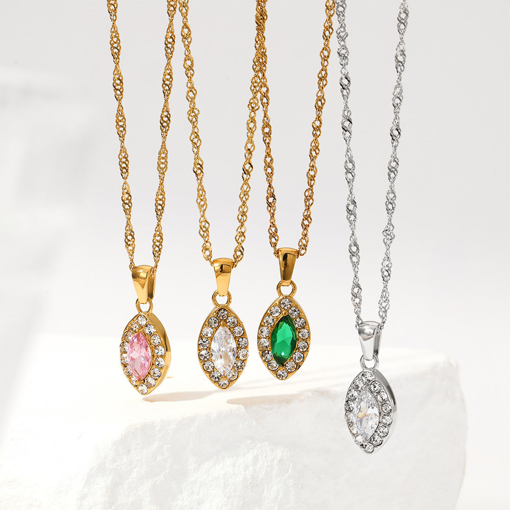 Collier en acier titane ornement diamant géométrique pour femme