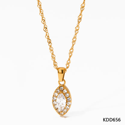 Collier en acier titane ornement diamant géométrique pour femme