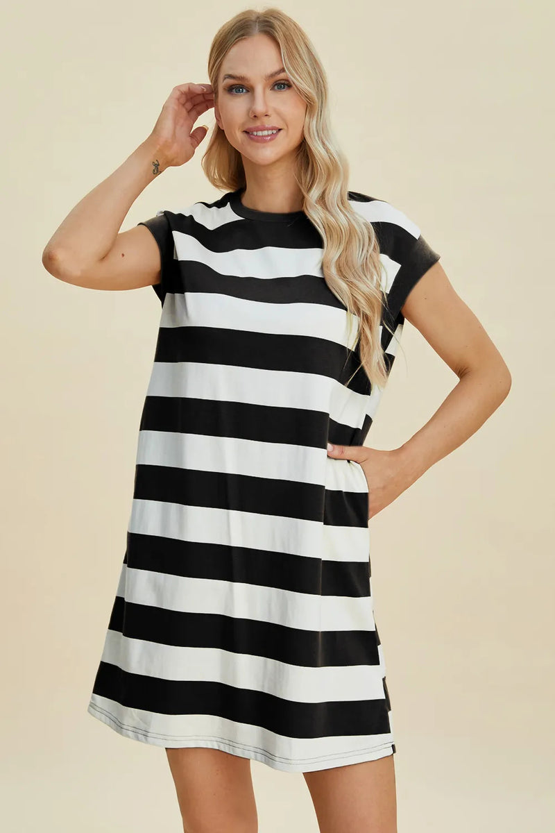 Mini-robe rayée à col rond et manches courtes Basic Bae