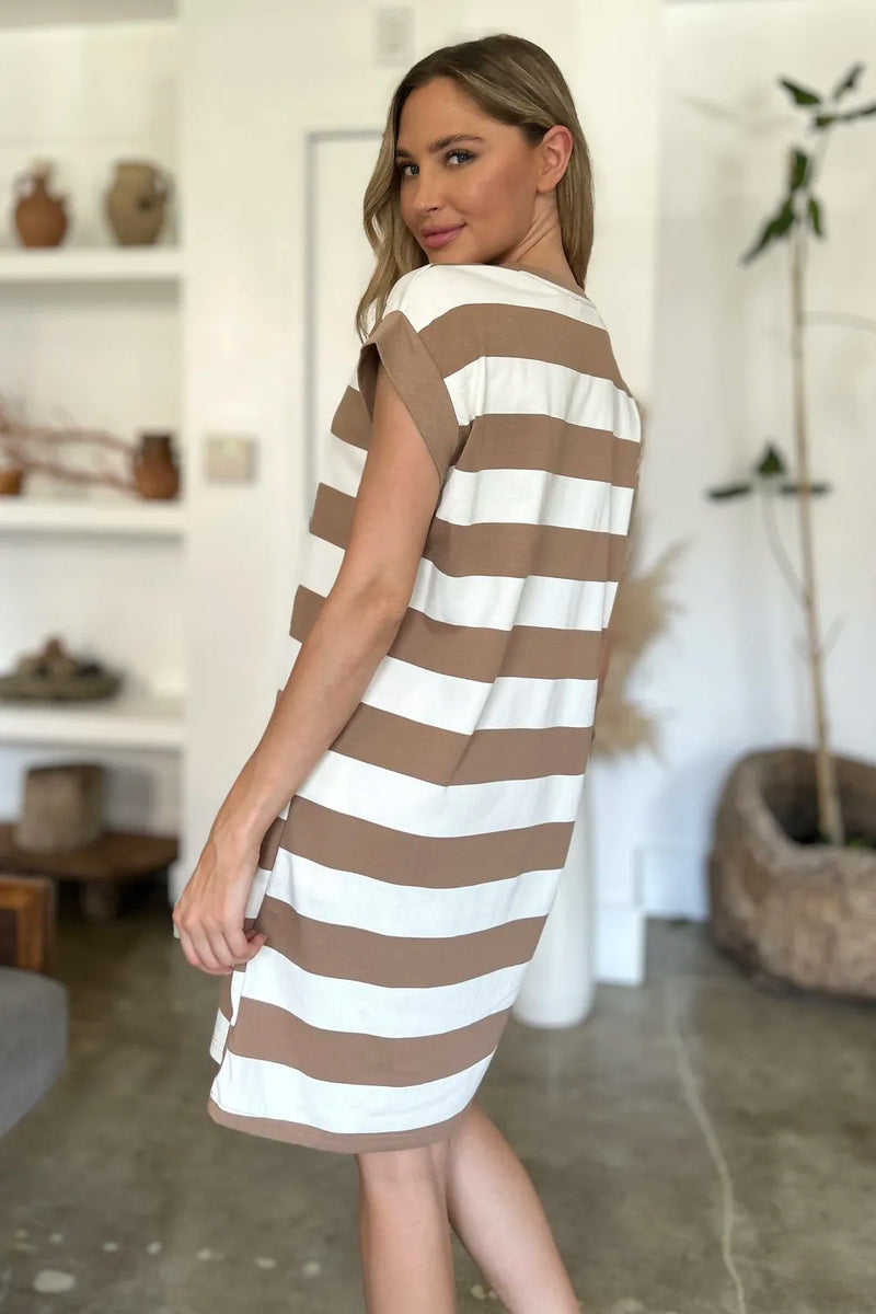Mini-robe rayée à col rond et manches courtes Basic Bae