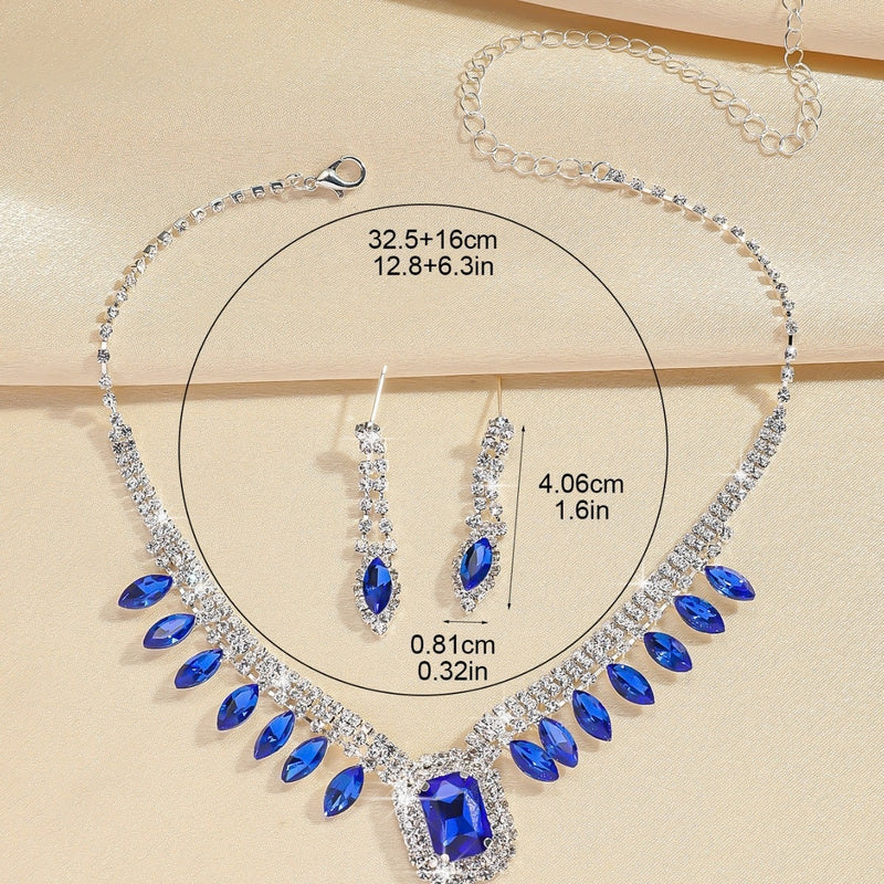 Robe de banquet élégante et stylée avec collier