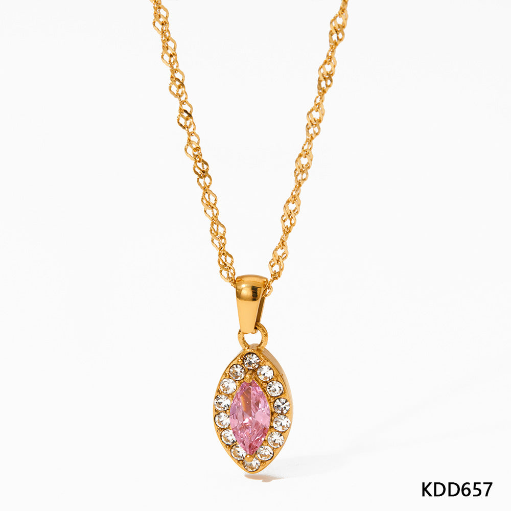 Collier en acier titane ornement diamant géométrique pour femme