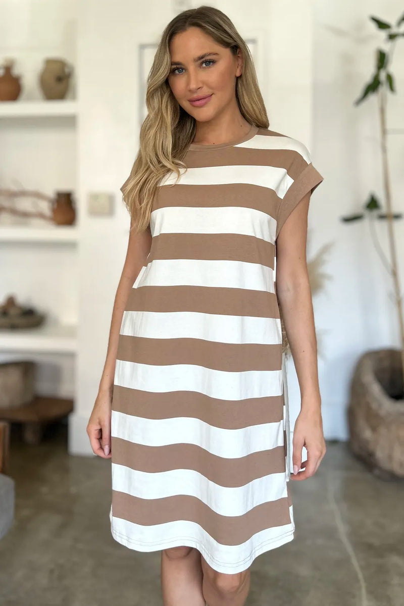 Mini-robe rayée à col rond et manches courtes Basic Bae