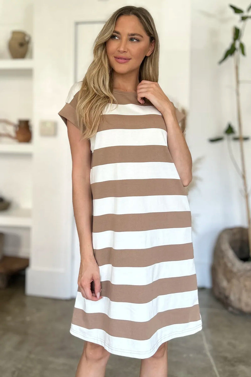 Mini-robe rayée à col rond et manches courtes Basic Bae