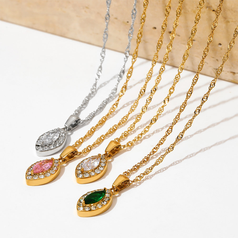 Collier en acier titane ornement diamant géométrique pour femme