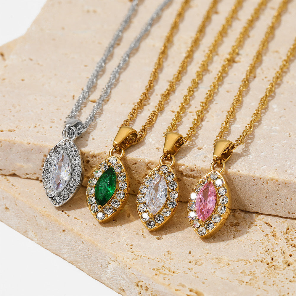 Collier en acier titane ornement diamant géométrique pour femme